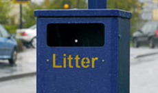 Standard 40ltr steel pole mounted PVC litter bin.